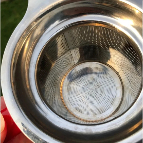 David’s Tea festive Mug with Lid and Diffuser  - Red - Picture 6 of 7